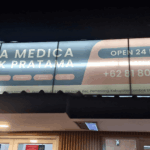 The front signage of Nusa Medica Klinik Pratama , a trusted gili air clinic center operating 24 hours, providing emergency services, medical evacuation, and doctor consultation for residents and travelers on Gili Air, Lombok.