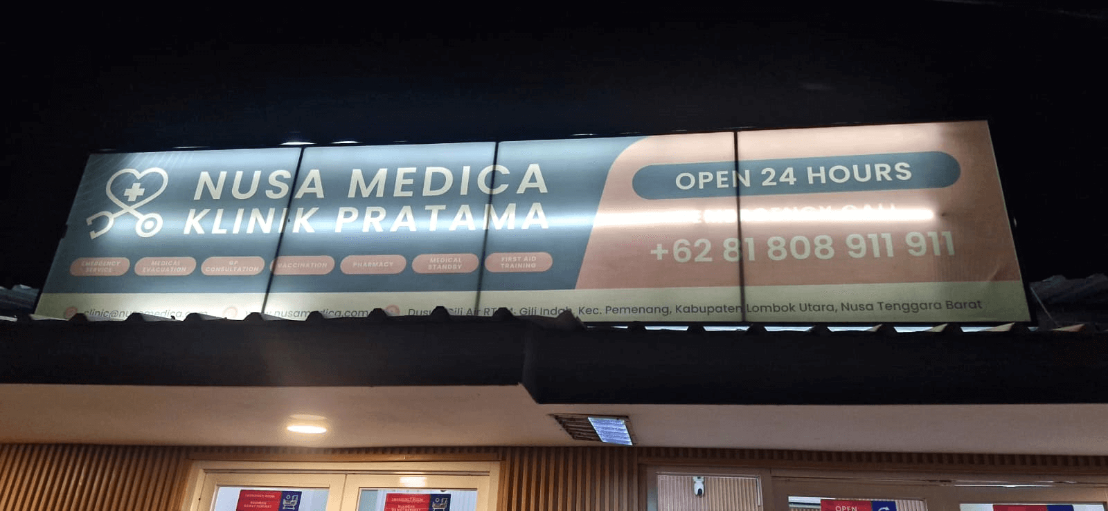 The front signage of Nusa Medica Klinik Pratama , a trusted gili air clinic center operating 24 hours, providing emergency services, medical evacuation, and doctor consultation for residents and travelers on Gili Air, Lombok.